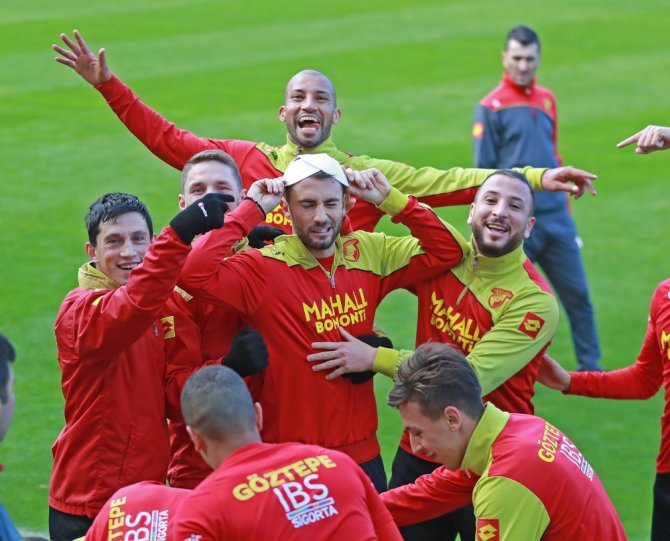 Göztepe Hazırlıklarını Sürdürüyor