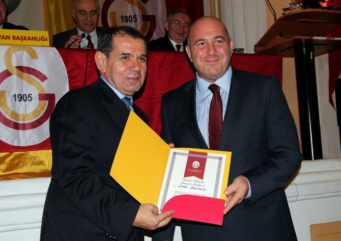 Galatasaray’da Yeni Divan Kurulu Üyeleri Beratlarını Aldı