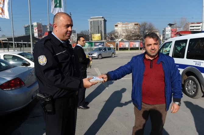 Otoparkta Bulduğu 20 Bin Lirayı Sahibine Teslim Etti