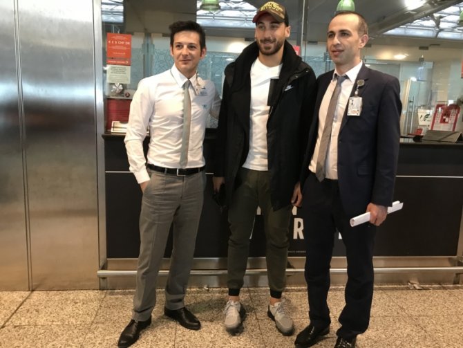 Cenk Tosun İngiltere’ye Gitti