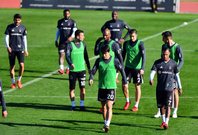 Şenol Güneş Futbolcularla Özel İlgilendi