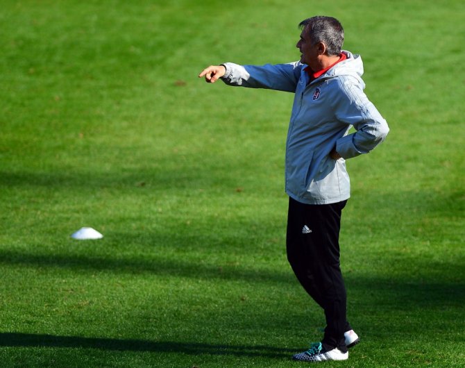 Şenol Güneş Futbolcularla Özel İlgilendi