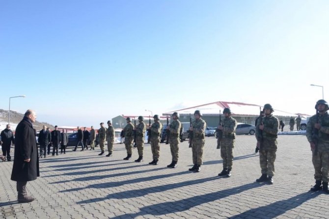 İran Sınırında İncelemelerde Bulundu