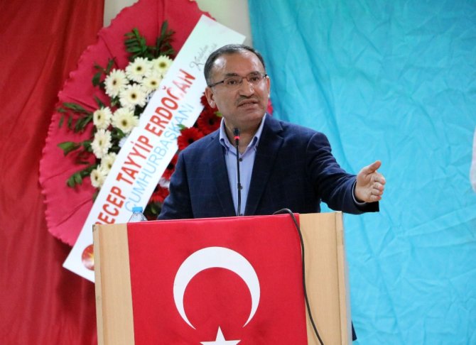 "Ortada Bir Tiyatro Var, Buradan Adalet Beklemeyiz"