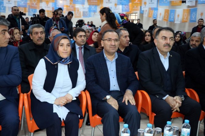 "Ortada Bir Tiyatro Var, Buradan Adalet Beklemeyiz"