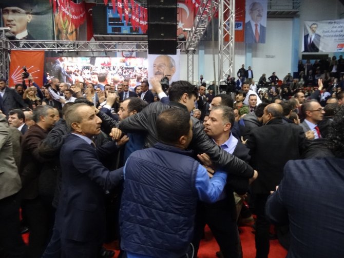 Chp İzmir İl Kongresinde Kavga