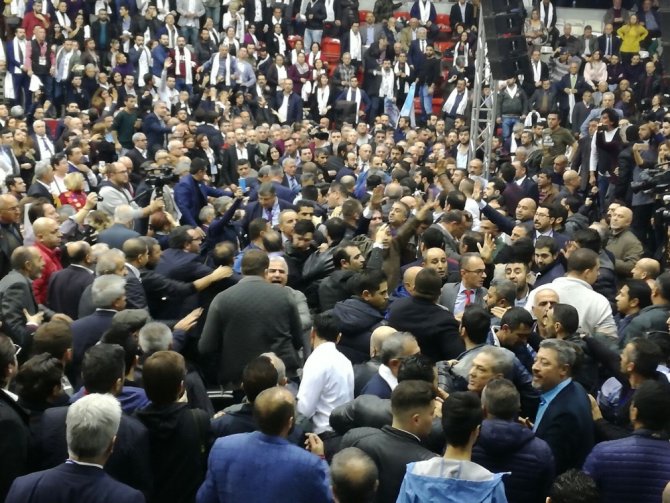 Chp İzmir İl Kongresinde Kavga
