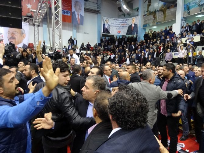 Chp’de Yumruklu Kongre