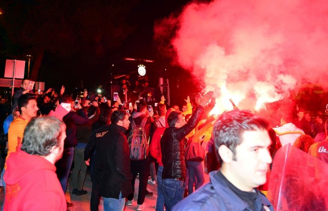 Antalya’da Galatasaray İzdihamı