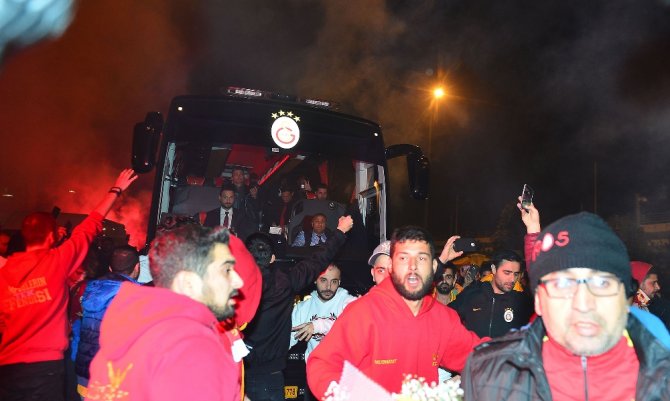 Antalya’da Galatasaray İzdihamı