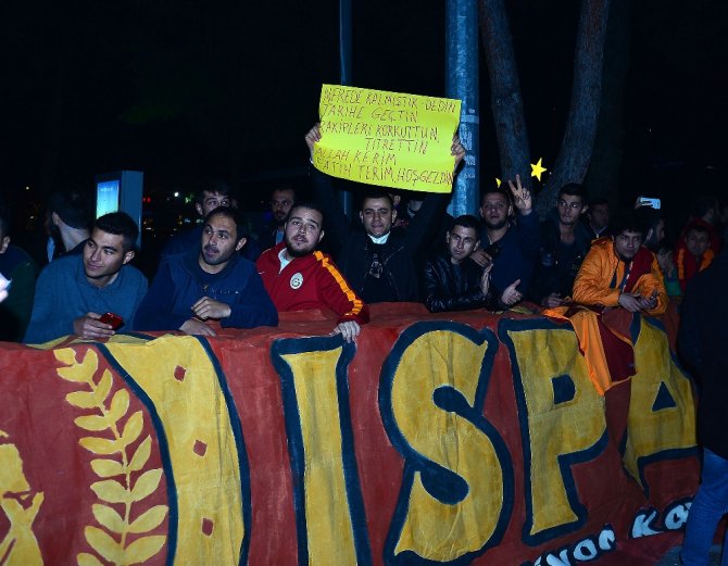 Antalya’da Galatasaray İzdihamı