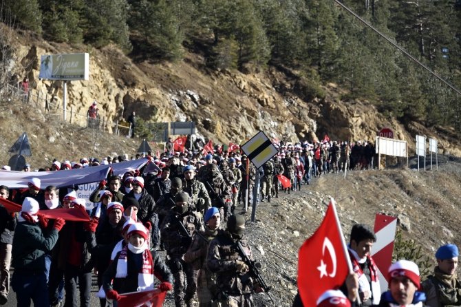 Gümüşhane, Zigana Dağı’nda Eksi 4 Derecede Sarıkamış Şehitleri İçin Yürüdü