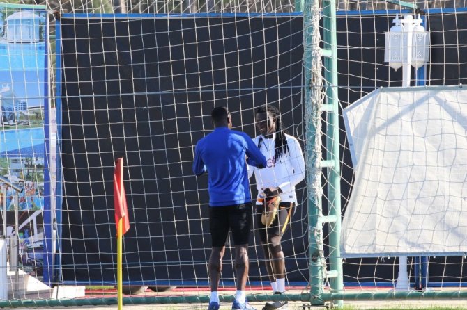 Galatasaraylı Futbolculardan Cissokho’ya Ziyaret