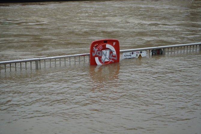 Almanya’da Ren Nehri Taştı