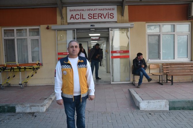 Hiç "Of" Demedi: Hastayı Sırtında 500 Metre Taşıdı