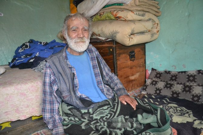 Hiç "Of" Demedi: Hastayı Sırtında 500 Metre Taşıdı