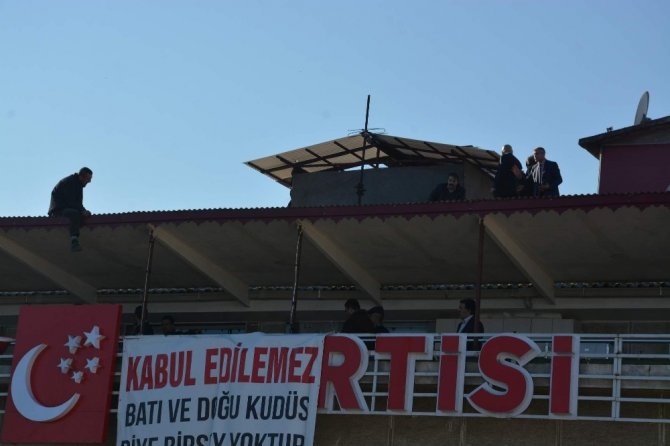 İntihar Etmek İçin Çıktığı Çatıda Baygınlık Geçirdi