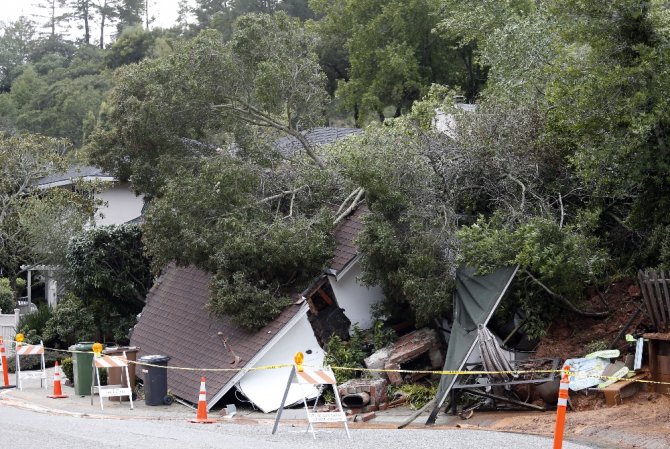 California’da Sel: 5 Ölü