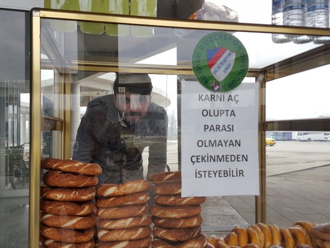 Genç Simitçiden Örnek Davranış