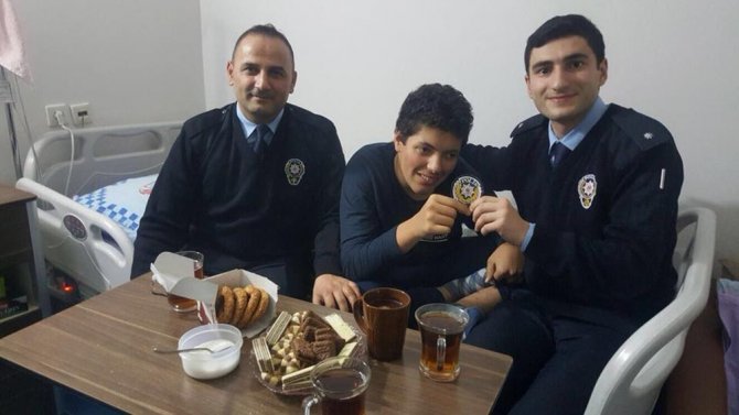 Polislere Sarılmak İçin 155’i Aradı