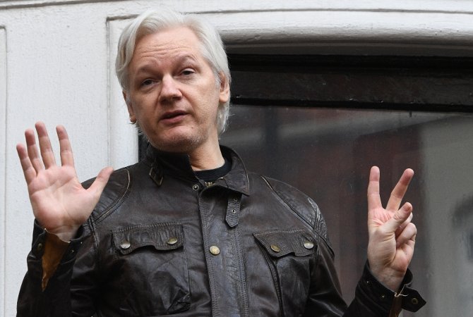 İngiltere’den Assange’a Red