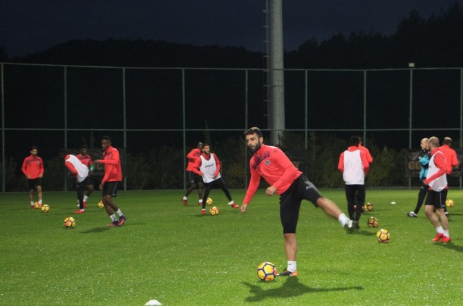 ”Vagner Love’a Talip Olmaları Normal”