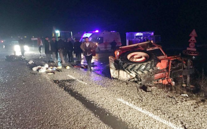 Yolcu Minibüsü İle Traktör Çarpıştı: 1 Ölü, 2 Yaralı