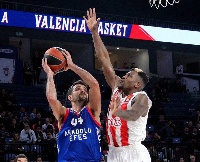 Anadolu Efes Fırtına Gibi Esti