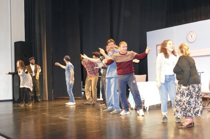 Trabzon’da “Garmagaruşuk” İsimli Tiyatro Gösterisi Ücretsiz Sahneleniyor