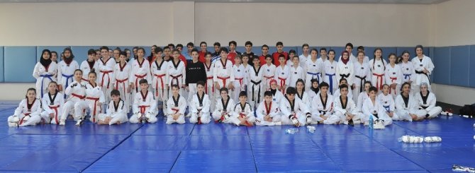 Trabzon Tekvando Yıldızlar-gençler İl Birinciliğinde Öğrencilerin Performansları Büyüledi