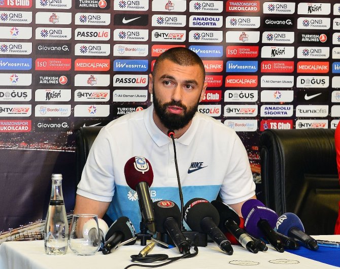 "Teklifler Var Ama Ayrılma Gibi Bir Düşüncem Yok”