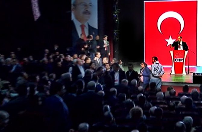 Chp İstanbul İl Kongresinde Gerginlik