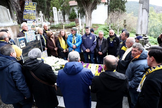 Lefter Küçükandonyadis Mezarı Başında Anıldı