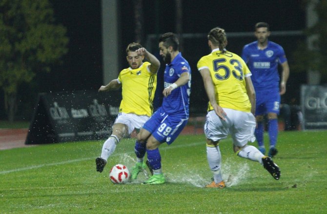 Fenerbahçe Arnavut Ekibiyle 2-2 Berabere Kaldı