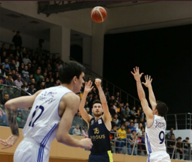Fenerbahçe Seriyi Sürdürdü