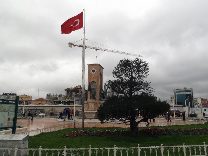 Taksim Meydanına Serçe Akını
