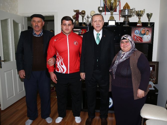 Cumhurbaşkanı Erdoğan Milli Güreşçiyi Ziyaret Etti