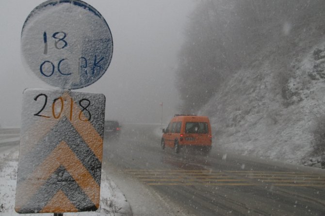 Bolu Dağında Kar Yağışı Ve Sis Etkili Oluyor