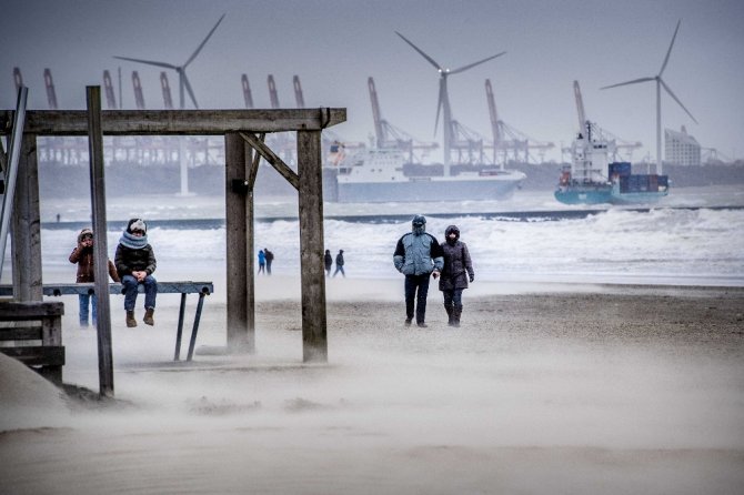 Almanya Ve Hollanda’da Fırtına Can Aldı: 4 Ölü