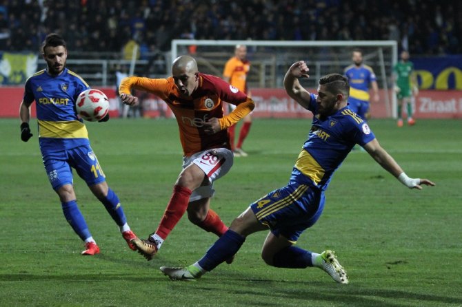 Galatasaray İlk Yarıyı Önde Kapattı