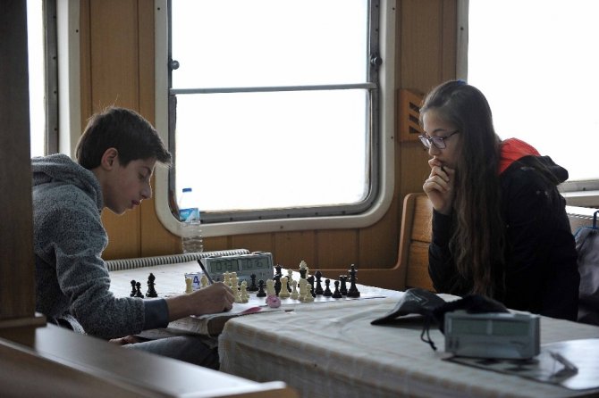 Gemide Satranç Turnuvası Düzenlendi
