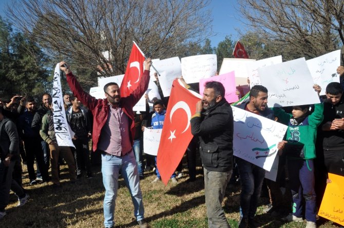 Suriyeliler Sınırda Ypg’yi Protesto Etti