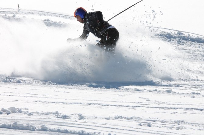 Beklenen Kar Gelince Kayak Merkezi Açıldı