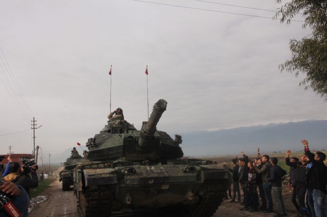 Tanklar Afrin’e İlerliyor