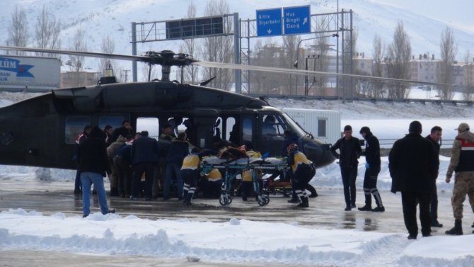 Çığ Altından Kurtarılan Askerler Hastaneye Getirildi
