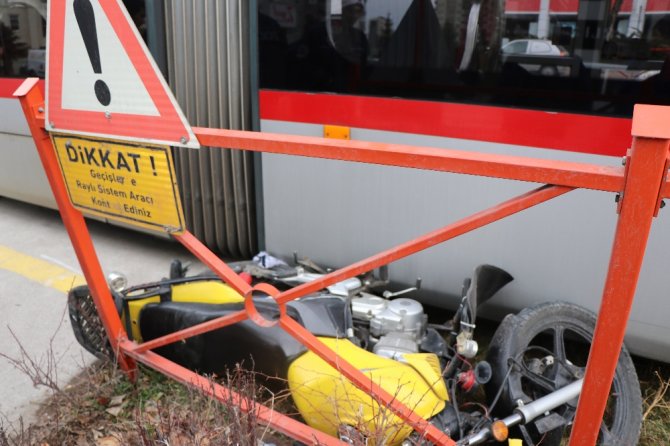 Tramvay Kazası Güvenlik Kamerasına Böyle Yansıdı
