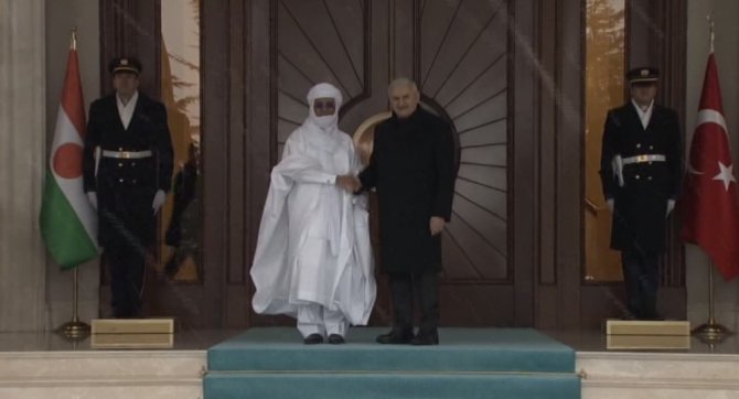Başbakan Yıldırım, Nijerli Mevkidaşını Resmi Törenle Karşıladı