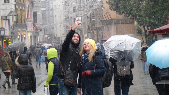 İstanbul’da Kar Yağışı Başladı