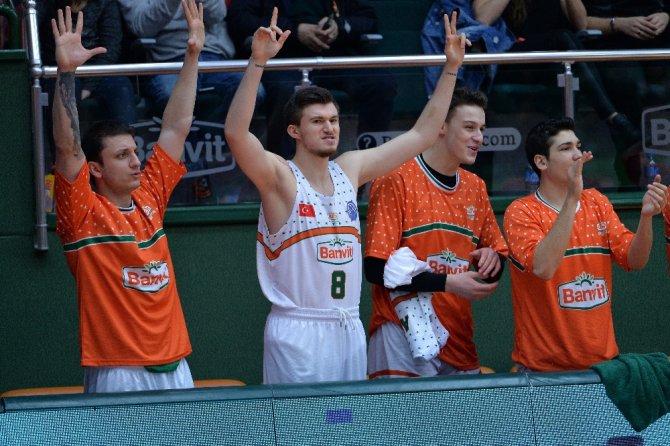 Banvit Sahasında Polonya Ekibini Devirdi