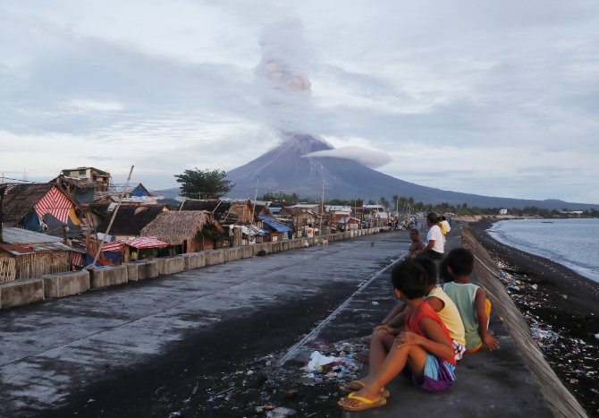 Mayon Durulmuyor: 85 Bin Kişi Tahliye Edildi